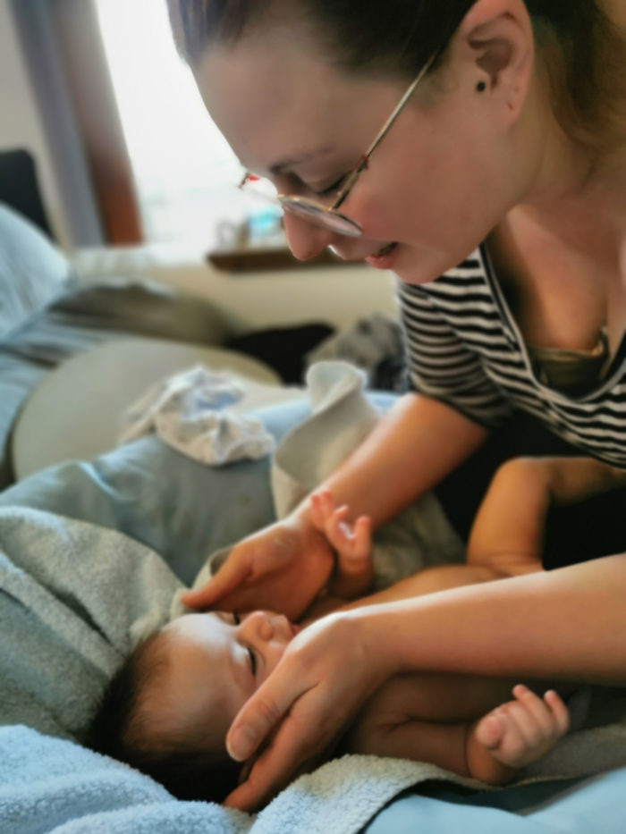 Un cadeau de naissance original : Découvrir comment masser son bébé ou ses enfants !